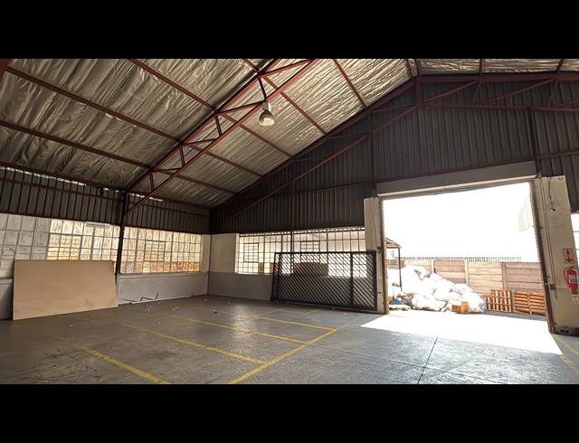 450M² WAREHOUSE TO LET IN JET PARK